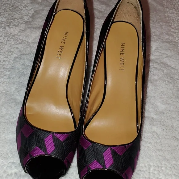 Stylish Pink and Black Women's Heels - Picture 6 of 8